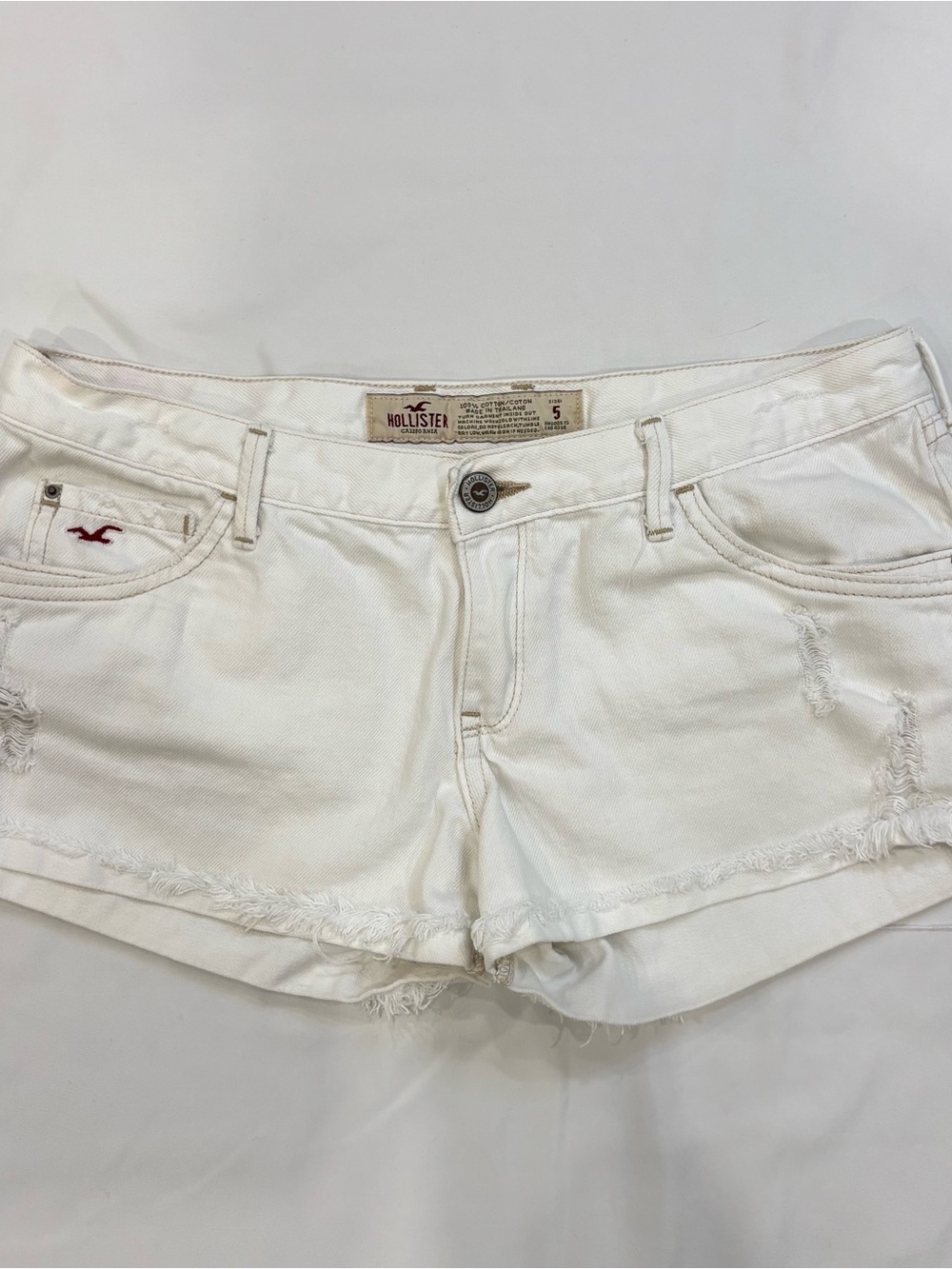 Vintage 2000s Hollister Women's White Frayed Hem Denim Shorts